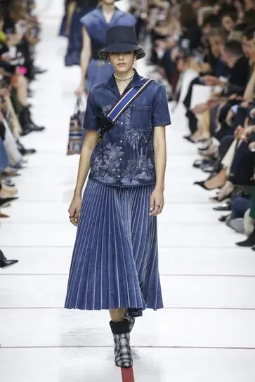 DIOR_WCFS19_0041-683x1024