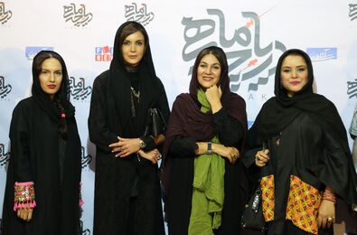 ببینید: تیپ جذاب ستاره اسکندری و حدیث تهرانی در اکران فیلم سینمایی 