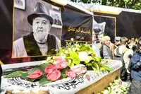 حضور هنرمندان در مراسم تشییع اکبر عبدی / از بهنوش طباطبایی و بهاره رهنما تا امیر آقایی و بهرام افشاری +ویدئو
