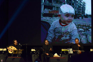 کنسرت خیریه شهرام ناظری و کامکارها برای کمک به زلزله‌زدگان کرمانشاه