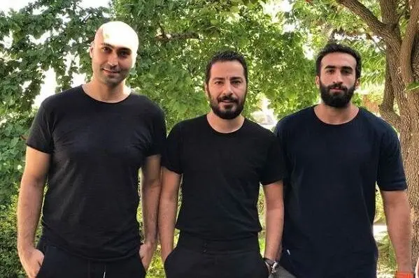 بازیگر قورباغه چراغ تئاتر را روشن نگه می‌دارد