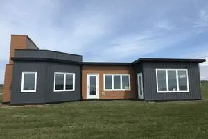 خانه ساخته شده با ۶۰۰ هزار بطری پلاستیکی/ عکس