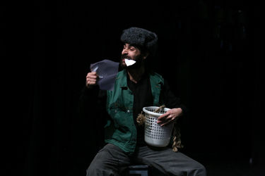 نمایش " در انتظار گودو " در سالن قشقایی تئاترشهر