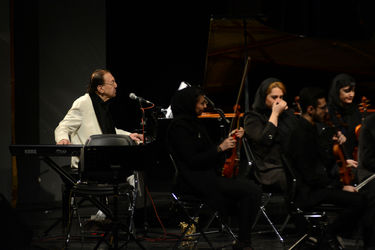 کنسرت ناصر چشم‌آذر به همراه اشکان خطیبی در تالار وحدت