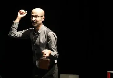 نمایش "اضافه حقوق" مجموعه تئاتر دیوار چهارم