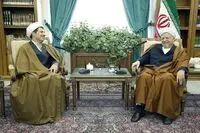 عکس یادگاری بازیگر نقش آیت‌الله هاشمی رفسنجانی با او