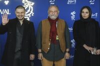 جواد عزتی به جای مدیران عذر خواهی کرد/ مرد بازمانده ورژن دیگر زخم کاری/ بابک کریمی: جواد عزتی هر روز ۵ ساعت گریم می شد!