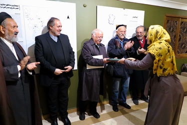 مراسم اهدای لوح به شرکت کنندگان نمایشگاه آینه دار دوران