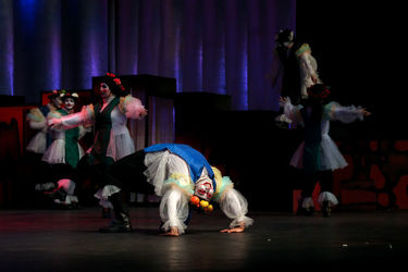 اجرای نمایش "هملت و دن کیشوت" در سالن اصلی تئاترشهر