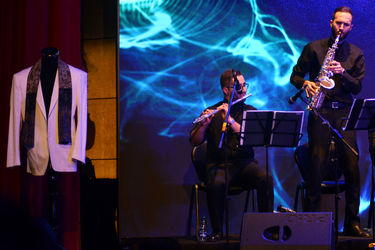 کنسرت "عاشقانه‌های ناصر چشم‌آذر" در سالن همایش‌های برج میلاد