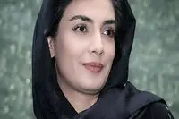 لیلا زارع با موهای جوگندمی در کنار فرزندش/ عکس
