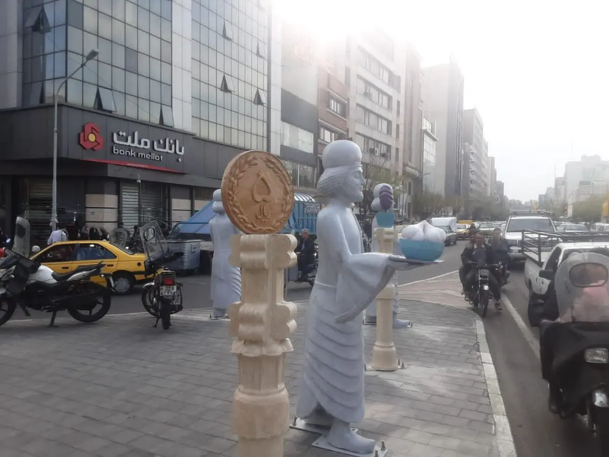 مردان هخامنشی و سفره هفت سین در میدان هفت تیر تهران