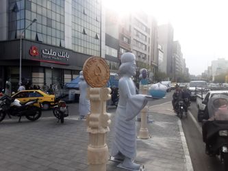 مردان هخامنشی و سفره هفت سین در میدان هفت تیر تهران