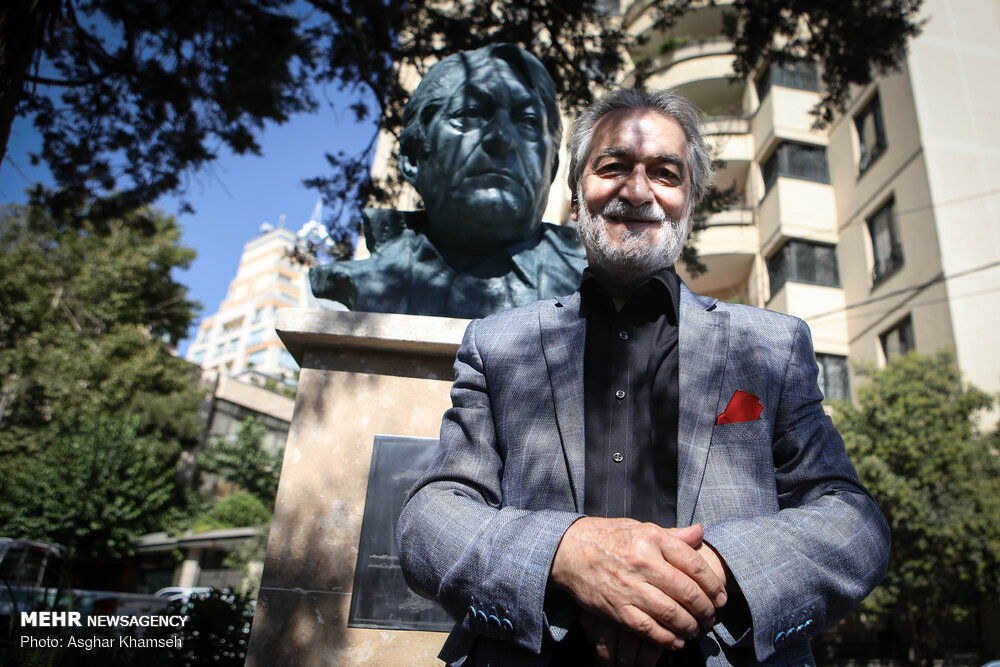 Bust of actor Ezzatollah Entezami set up in Tehran