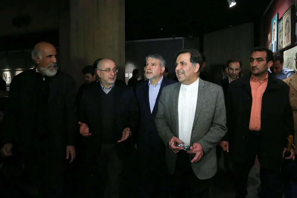 بازدید وزیر ارشاد ، وزیر راه و معاونت هنری از نمایشگاه آثار جشنواره هنرهای تجسمی فجر