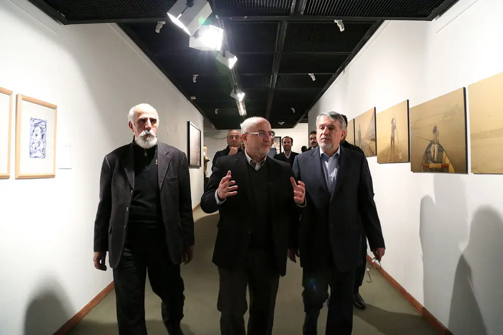 بازدید وزیر ارشاد ، وزیر راه و معاونت هنری از نمایشگاه آثار جشنواره هنرهای تجسمی فجر