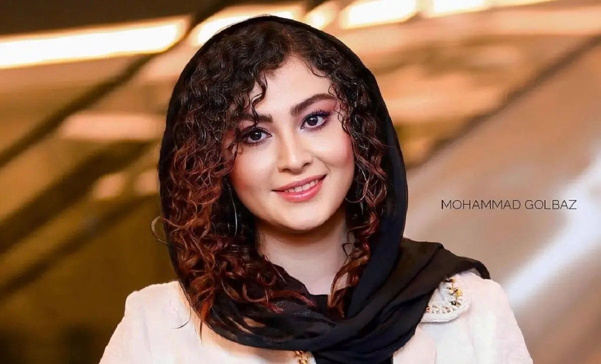 مریم مومن برای اکبر عبدی گریه کرد/ چشمان اشکبار مریم مومن در مراسم ختم اکبر عبدی +عکس