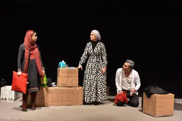 نمایش "مثل خاراندن یک زخم پس از خوب شدن" در عمارت نوفل‌لوشاتو