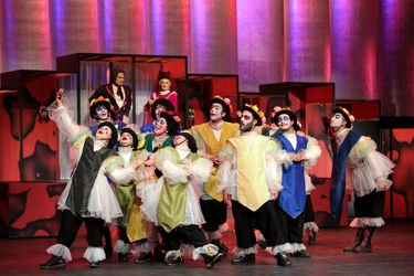 اجرای نمایش "هملت و دن کیشوت" در سالن اصلی تئاترشهر