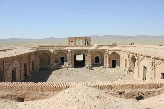 شش بنای تاریخی مرمت می‌شوند