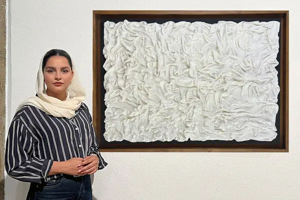 Fardokht Kiaeimehr and the “Lapoushooni” Collection: The Aesthetics of Color Minimalism