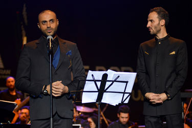 کنسرت "عاشقانه‌های ناصر چشم‌آذر" در سالن همایش‌های برج میلاد