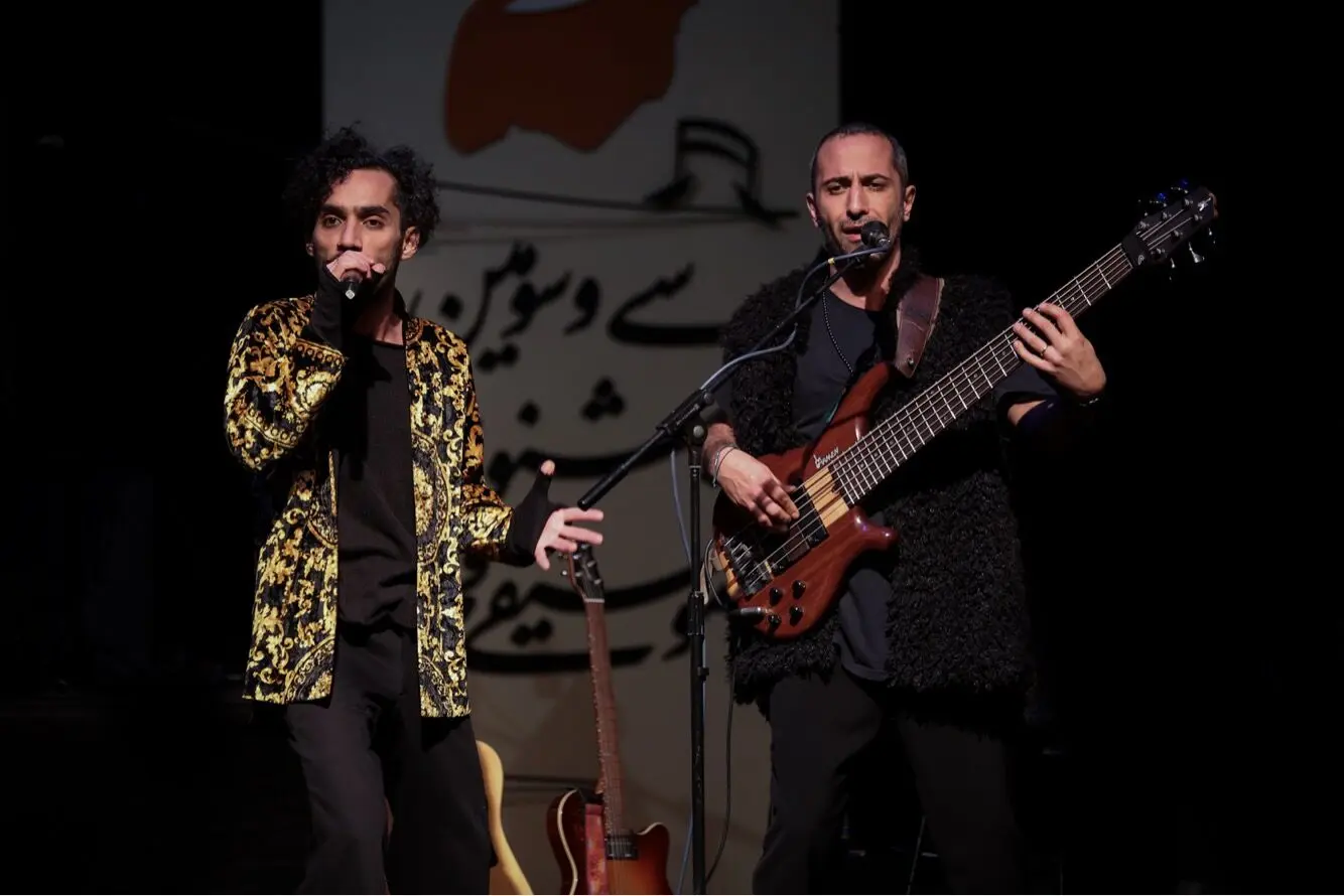 عکس ها از پرفورمنس جالب خواننده گروه داماهی