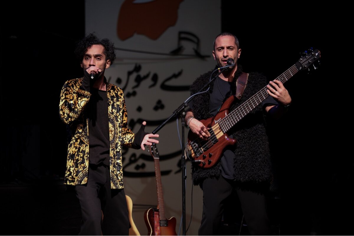 عکس ها از پرفورمنس جالب خواننده گروه داماهی