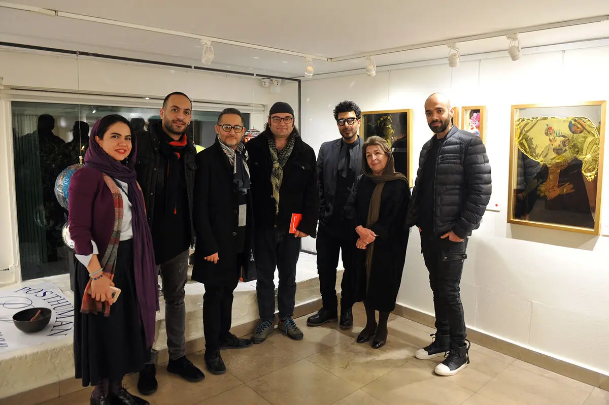 نمایشگاه عکس و چیدمان روی آیینه 