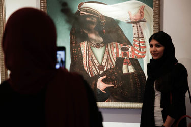 نمایشگاه مجموعه آثار کامبیز درم بخش با عنوان "سورپرایز" در گالری ویستا