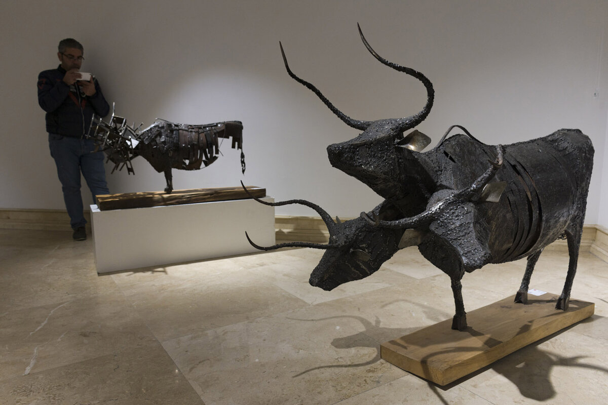 Aref Roudbari Exhibits Sculptures in Cama Gallery