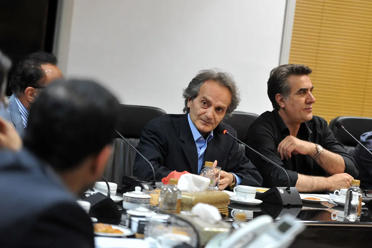 دیدار جمعی از هنرمندان با رضا رحمانی  وزیر صنعت، معدن و تجارت 