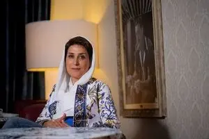 لغو یک تئاتر به دلیل ممنوع الخروجی فاطمه معتمدآریا؟