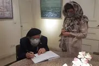 دستخط حسین محجوبی برای ایران درودی / عکس