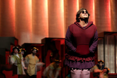 اجرای نمایش "هملت و دن کیشوت" در سالن اصلی تئاترشهر