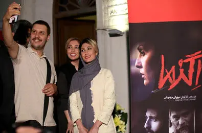 بازار داغ سلفی در اکران خصوصی «اگزما» در موزه سینما/گزارش تصویری ایران‌آرت