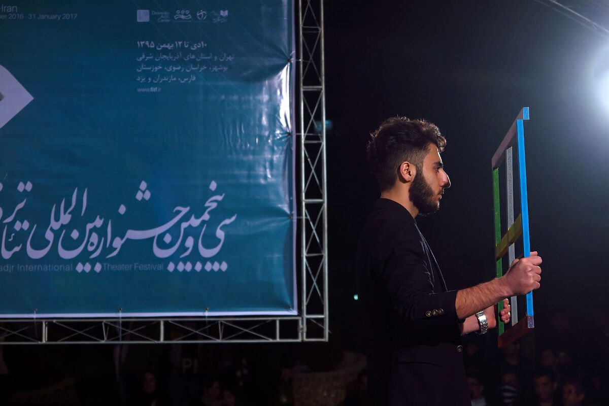 نمایش های خیابانی روز نهم جشنواره تئاتر فجر