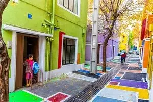 ببینید: رنگی‌ترین کوچه شهر تهران