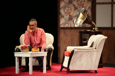 نمایش "یک ساعت آرامش" در سالن استاد ناظرزاده کرمانی