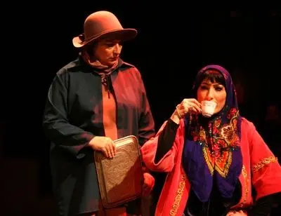 ببینید: یک رابطه عاشقانه در پشت دیوار عمارت