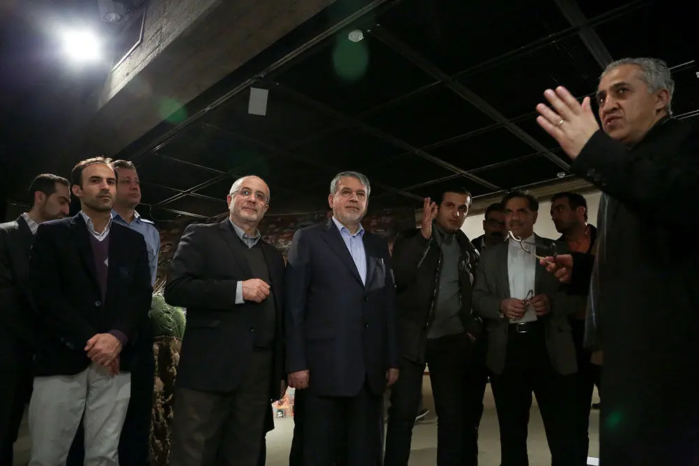 بازدید وزیر ارشاد ، وزیر راه و معاونت هنری از نمایشگاه آثار جشنواره هنرهای تجسمی فجر