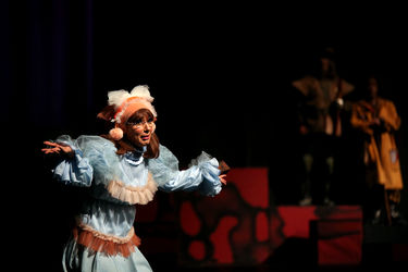 اجرای نمایش "هملت و دن کیشوت" در سالن اصلی تئاترشهر