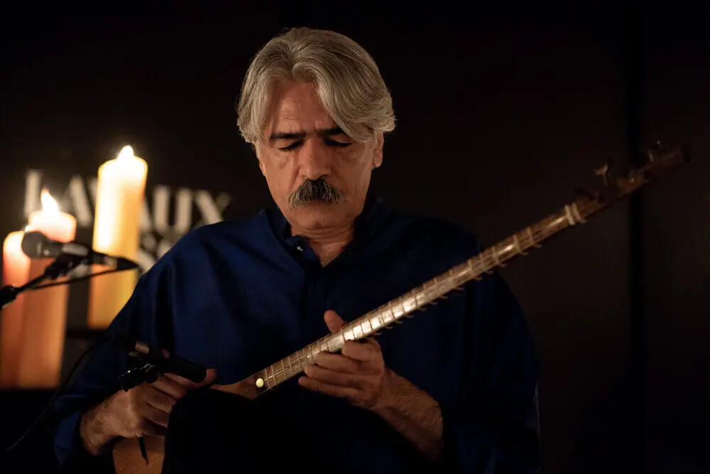 طنین ساز کیهان کلهر در چهلستون می‌پیچد/ عکس‌ها از کنسرت تهران 