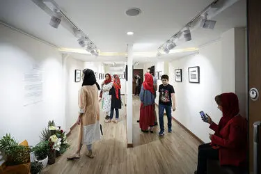 نمایشگاه عکس مژگان راسخی‌نژاد و محیا کشفی در گالری بهارک