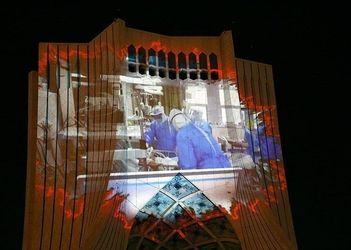 ویدیو مپینگ همدردی با کشورهای درگیر با کرونا بر روی برج آزادی تهران