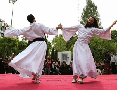 گزارش تصویری ایران‌آرت از دورهمی تئاتری‌ها در حیاط خانه هنرمندان