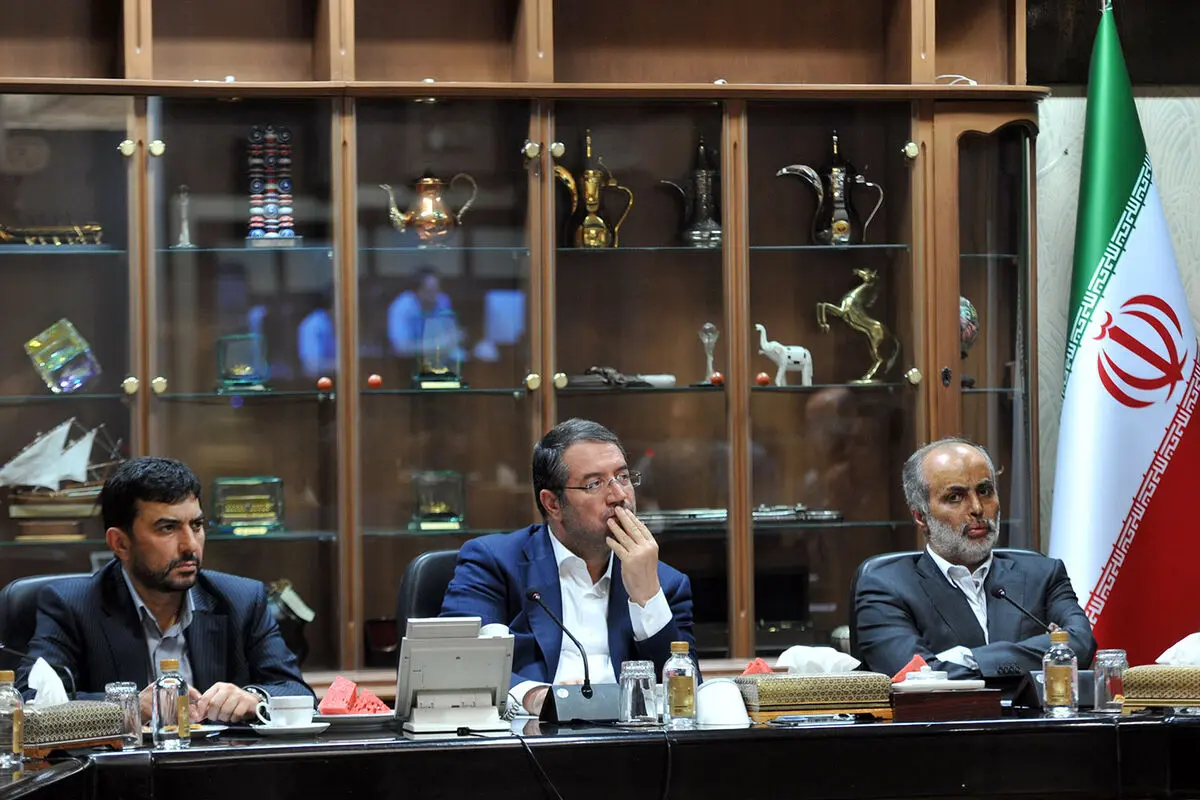 دیدار جمعی از هنرمندان با رضا رحمانی  وزیر صنعت، معدن و تجارت 