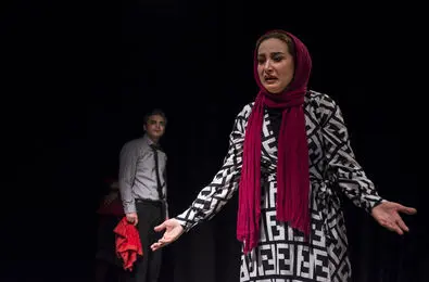 ببینید: بارداری و سقط جنین آرزو روی صحنه تئاتر