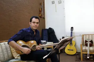 Hamidreza Moinipour: Musical Instrument Makers Snub Each Other