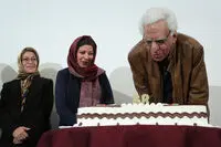 عکس ها از جشن تولد خالق شب یلدا و خواهران غریب